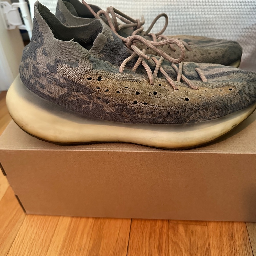 Yeezy Boost 350 V2 Sneakers